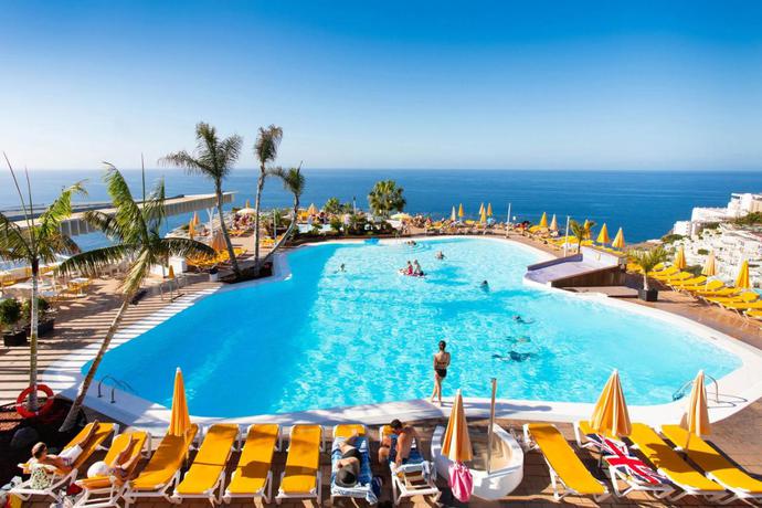 Imagen de la piscina del Aparthotel Servatur Riosol. Foto 17