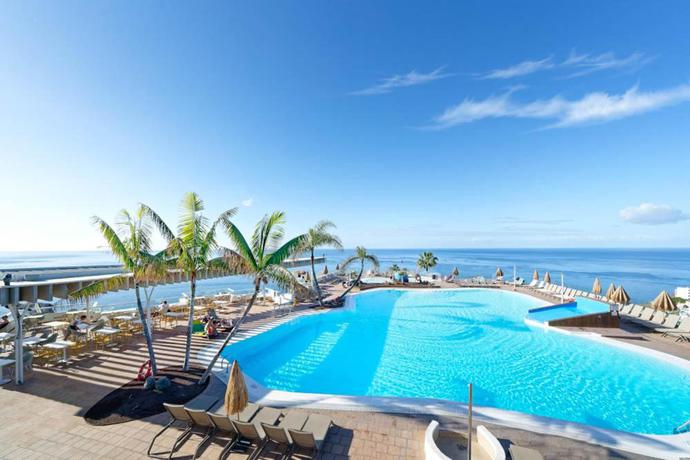 Imagen de la piscina del Aparthotel Servatur Riosol. Foto 21