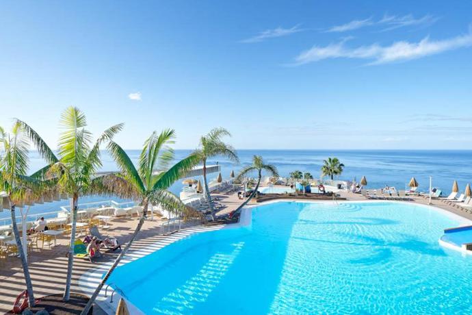 Imagen de la piscina del Aparthotel Servatur Riosol. Foto 22