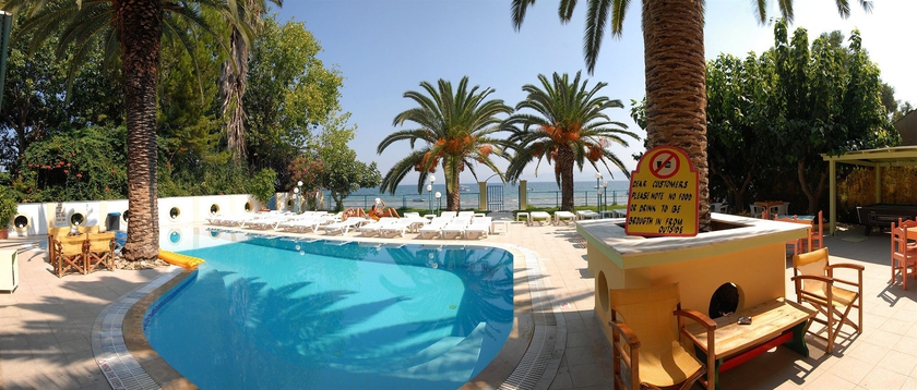 Imagen de la piscina del Aparthotel Sirocco Hotel. Foto 14