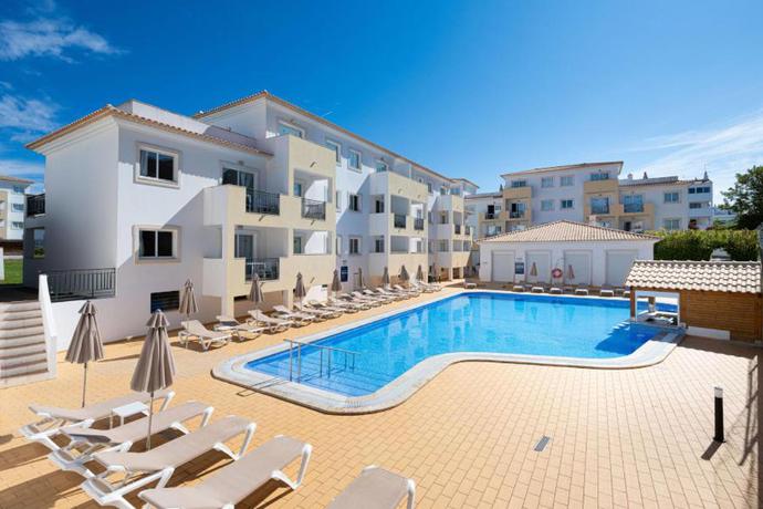 Imagen general del Aparthotel Smy Santa Eulalia Algarve. Foto 17