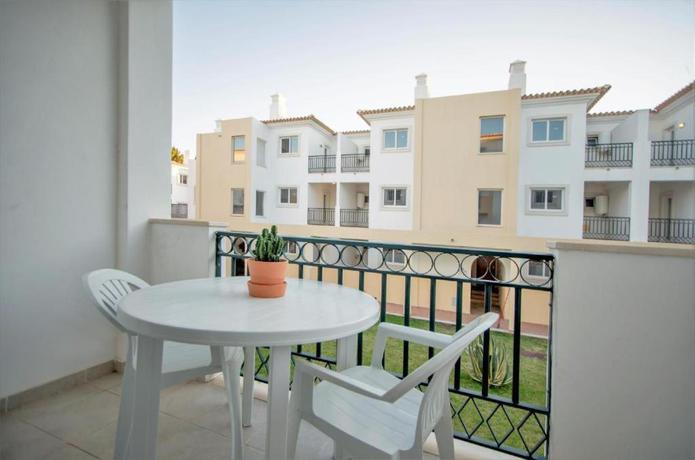 Imagen general del Aparthotel Smy Santa Eulalia Algarve. Foto 10