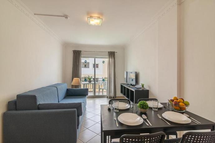 Imagen general del Aparthotel Smy Santa Eulalia Algarve. Foto 13