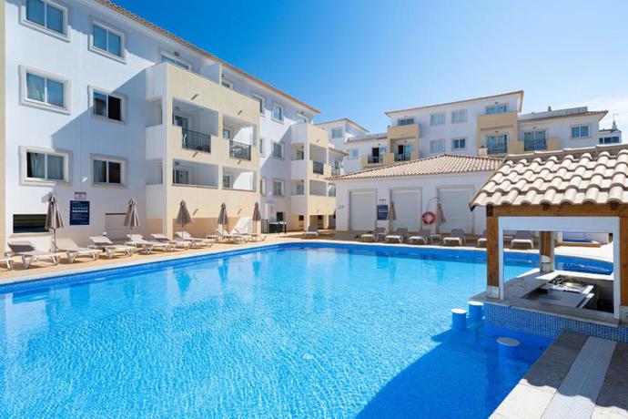 Imagen general del Aparthotel Smy Santa Eulalia Algarve. Foto 16