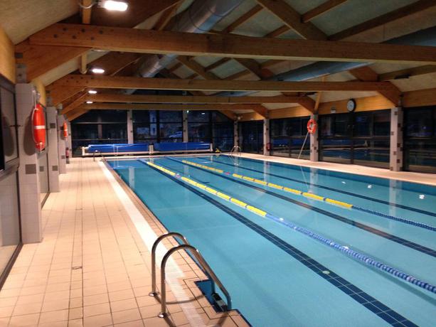 Imagen de la piscina del Aparthotel Sno Isaba. Foto 11