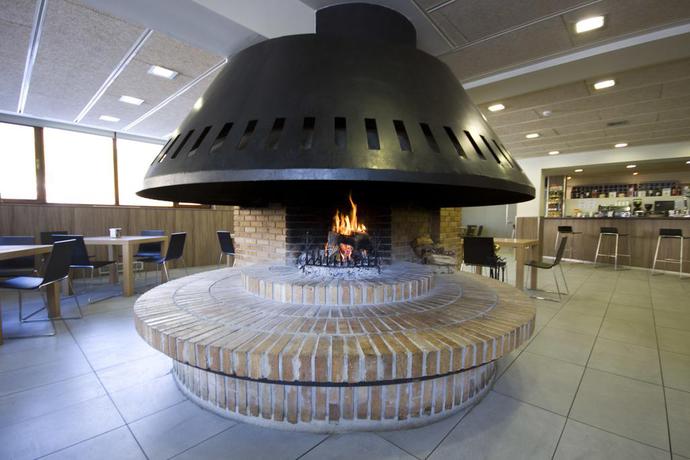 Imagen de los interiores del Aparthotel Sno Isaba. Foto 10