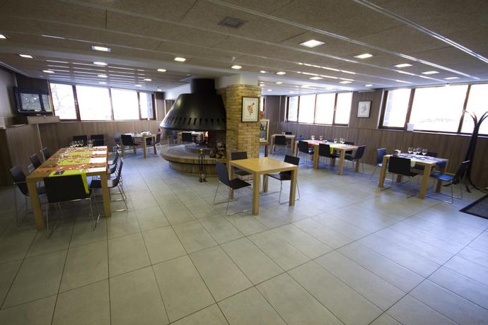 Imagen del bar/restaurante del Aparthotel Sno Isaba. Foto 4