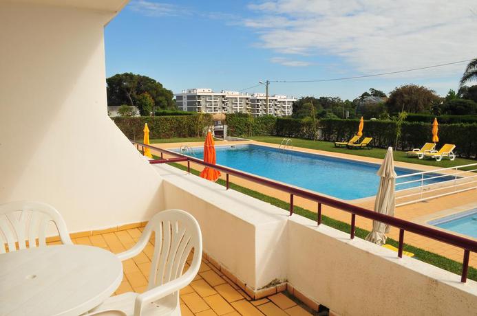 Imagen de la piscina del Aparthotel Solgarve Apartamentos Tur&iacute;sticos. Foto 12
