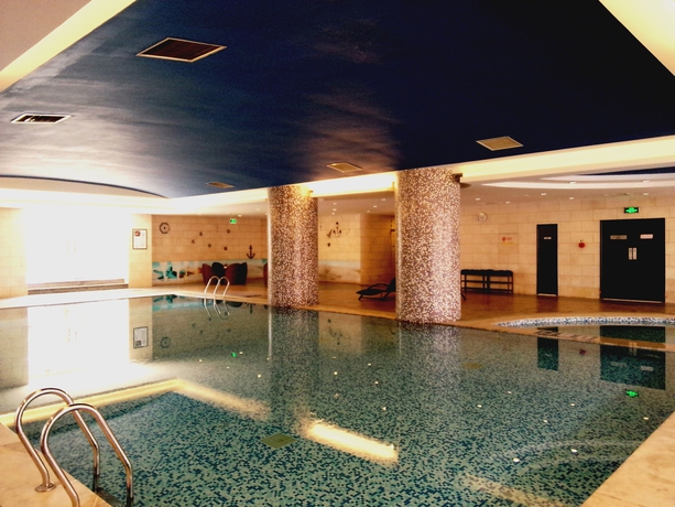 Imagen de la piscina del Aparthotel Somerset Jiefangbei. Foto 15