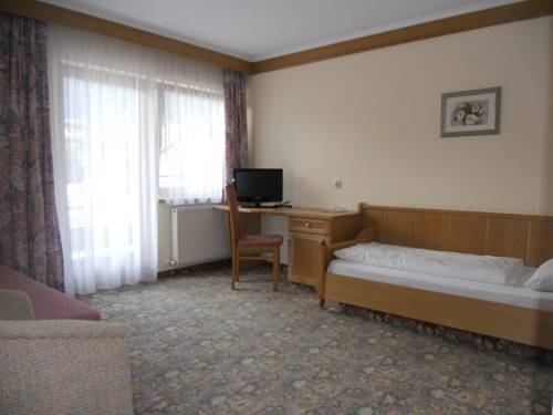 Imagen de la piscina del Aparthotel Sport and Spa Hotel Strass. Foto 6