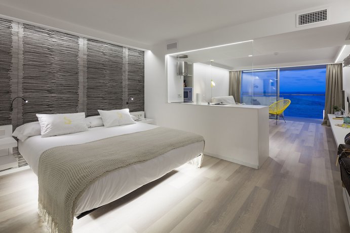 Imagen general del Aparthotel Sud Ibiza Suites. Foto 1