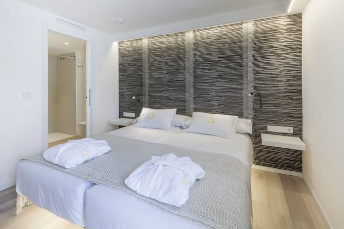 Imagen de la habitación del Aparthotel Sud Ibiza Suites. Foto 2