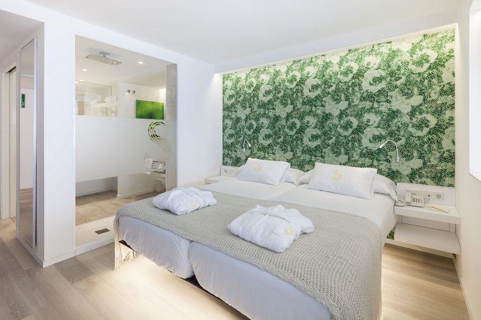 Imagen de la habitación del Aparthotel Sud Ibiza Suites. Foto 4