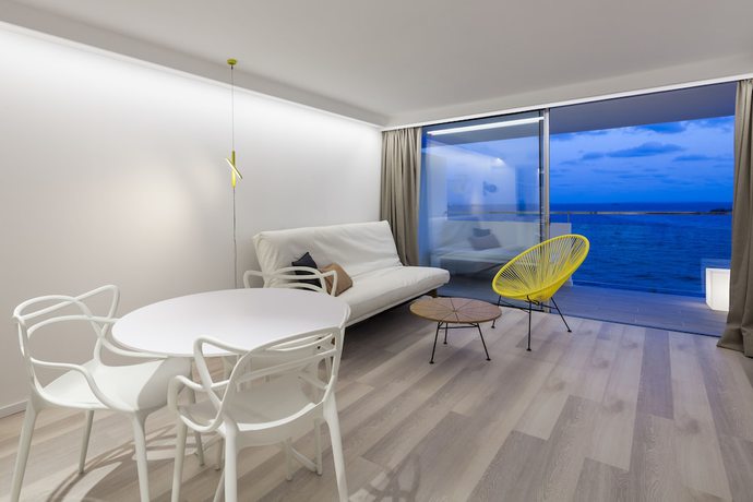 Imagen de la habitación del Aparthotel Sud Ibiza Suites. Foto 8
