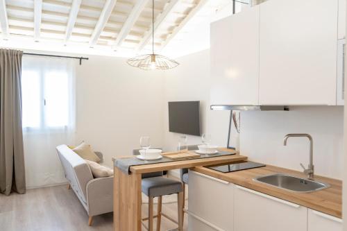 Imagen de la habitación del Aparthotel Suites Alfonso X. Foto 5