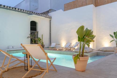 Imagen de la piscina del Aparthotel Suites Alfonso X. Foto 14