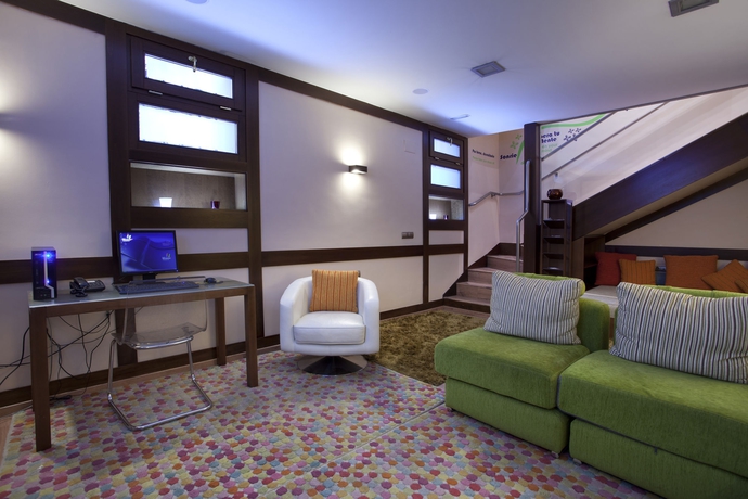 Imagen de los interiores del Aparthotel Suites Gran Via 44. Foto 10