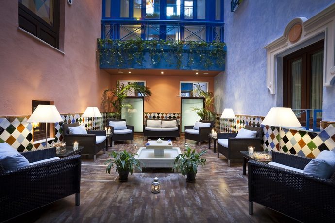 Imagen de los interiores del Aparthotel Suites Gran Via 44. Foto 11