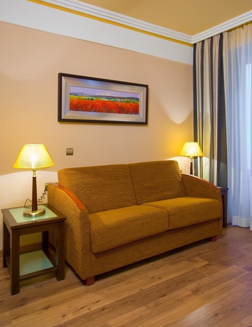 Imagen de los interiores del Aparthotel Suites Gran Via 44. Foto 13