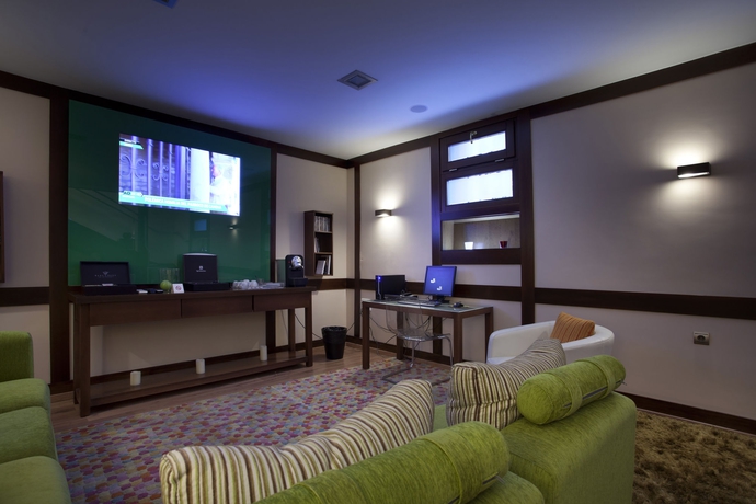 Imagen de los interiores del Aparthotel Suites Gran Via 44. Foto 14