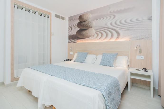 Imagen de la habitación del Aparthotel Sun Beach, Santa Ponsa. Foto 5