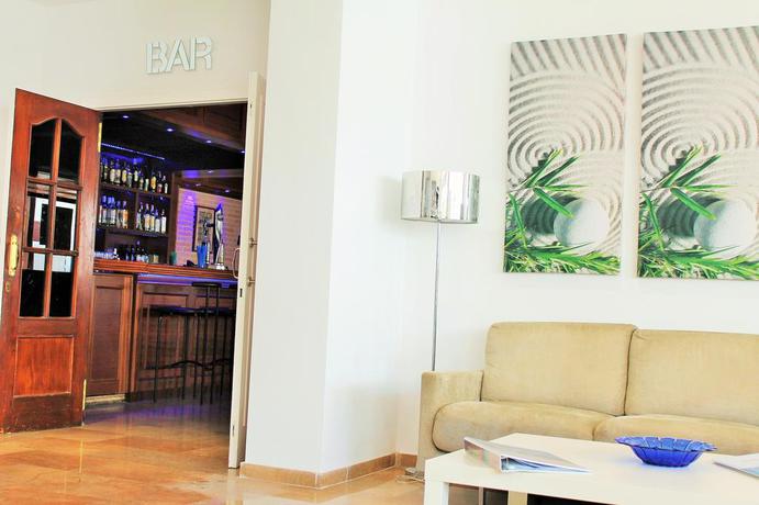 Imagen de los interiores del Aparthotel Sun Beach, Santa Ponsa. Foto 11