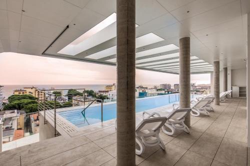 Imagen de la piscina del Aparthotel Sunrise Palace, Lido Di Jesolo. Foto 19