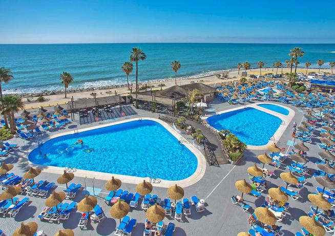Imagen de la piscina del Aparthotel Sunset Beach Club. Foto 23