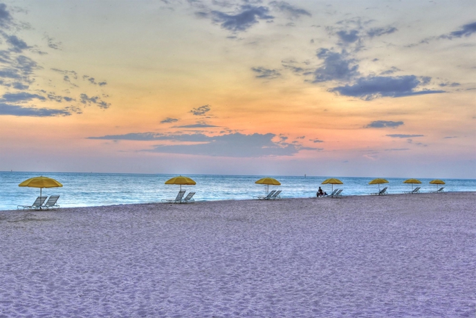 Imagen de los exteriores del Aparthotel Sunset Vistas Two Bedroom Beachfront Suites. Foto 7