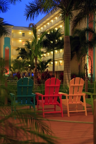 Imagen de los exteriores del Aparthotel Sunset Vistas Two Bedroom Beachfront Suites. Foto 8