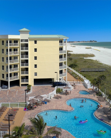 Imagen de la piscina del Aparthotel Sunset Vistas Two Bedroom Beachfront Suites. Foto 15