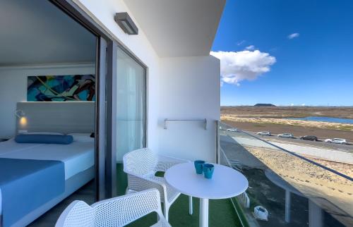 Imagen de la habitación del Aparthotel Surfing Colors Corralejo. Foto 3