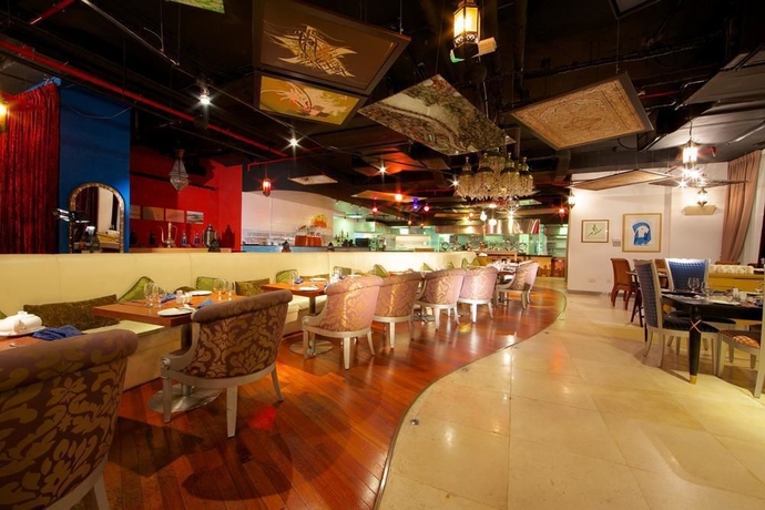 Imagen del bar/restaurante del Aparthotel Tamani Marina. Foto 1