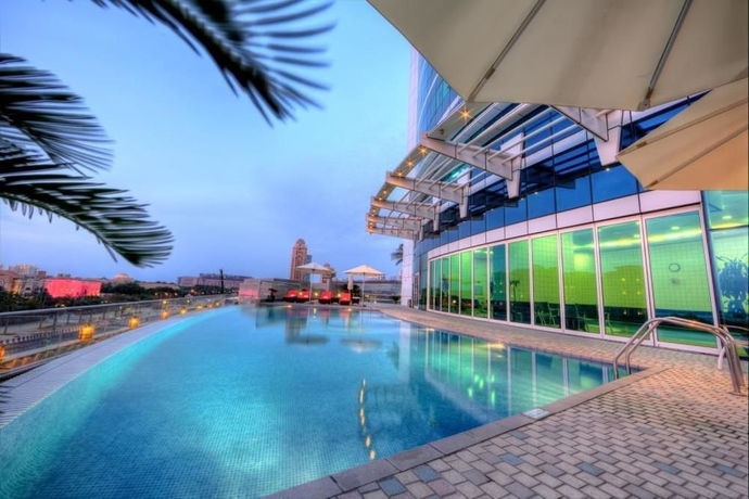 Imagen de la piscina del Aparthotel Tamani Marina. Foto 14