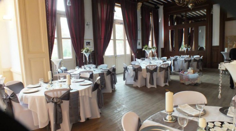 Imagen del bar/restaurante del Aparthotel Terres De France - Appart Hotel Le Splendid. Foto 2