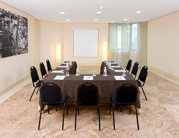 Imagen de los interiores del Aparthotel Th Las Rozas. Foto 5