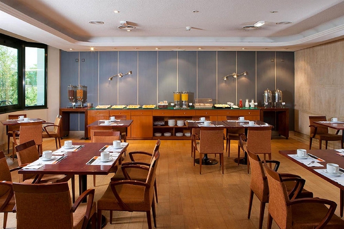 Imagen del bar/restaurante del Aparthotel Th Las Rozas. Foto 2