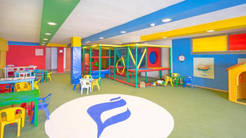 Imagen de los interiores del Aparthotel Thb Guya Playa. Foto 7