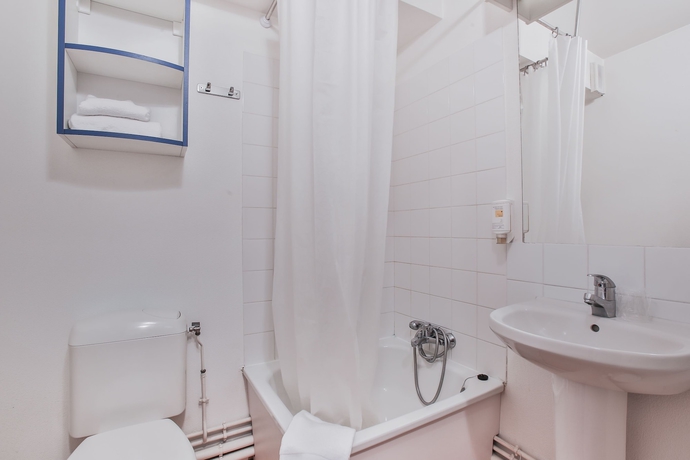 Imagen de la habitación del Aparthotel The Originals R&eacute;sidence, Les Laur&eacute;ades, Clermont-Ferrand. Foto 2