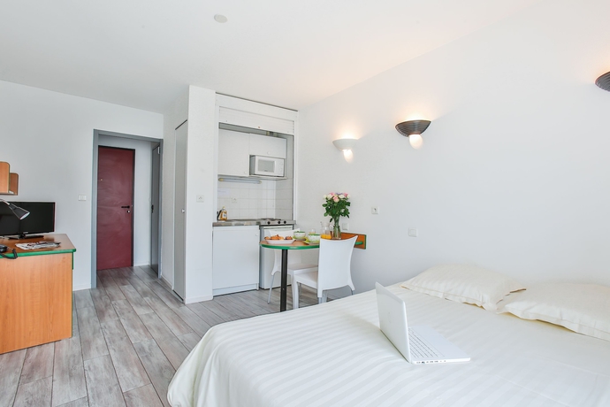 Imagen de la habitación del Aparthotel The Originals R&eacute;sidence, Les Laur&eacute;ades, Clermont-Ferrand. Foto 5
