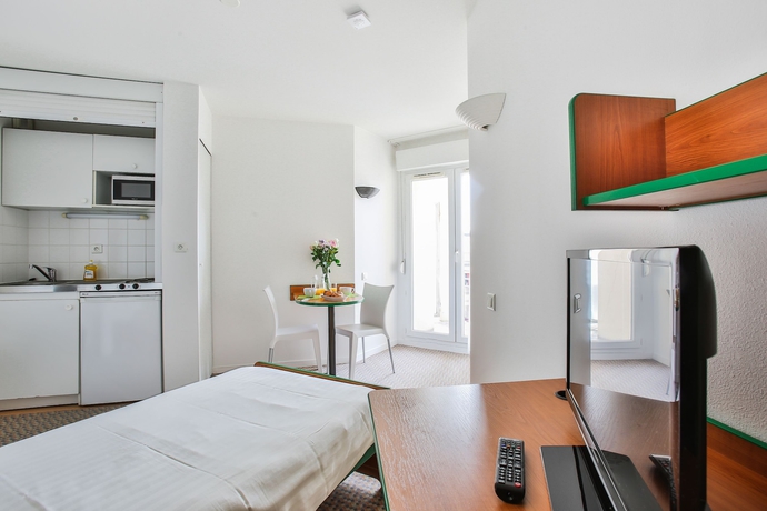Imagen de la habitación del Aparthotel The Originals R&eacute;sidence, Les Laur&eacute;ades, Clermont-Ferrand. Foto 11