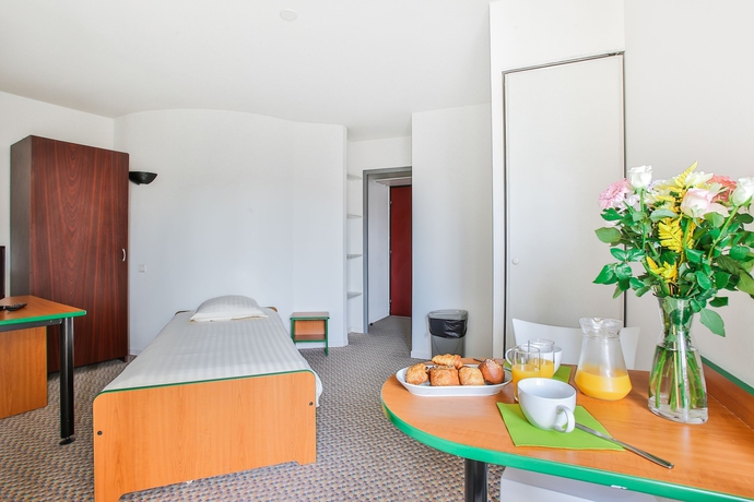 Imagen de la habitación del Aparthotel The Originals R&eacute;sidence, Les Laur&eacute;ades, Clermont-Ferrand. Foto 12