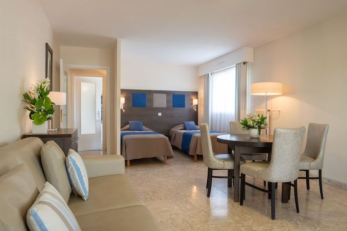 Imagen general del Aparthotel The Originals Résidence, Les Strélitzias, Antibes Juan-Les-Pins. Foto 1