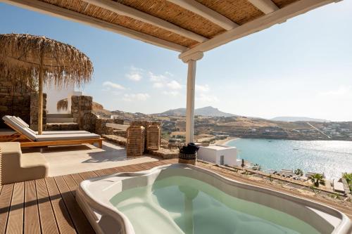 Imagen de la piscina del Aparthotel The Summit of Mykonos. Foto 6