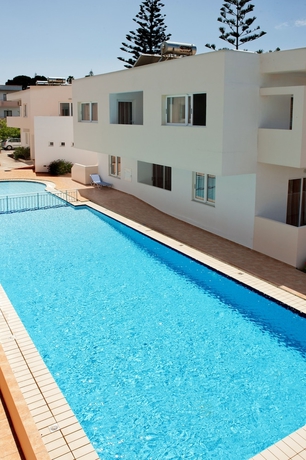 Imagen de la piscina del Aparthotel Thodorou Village. Foto 14