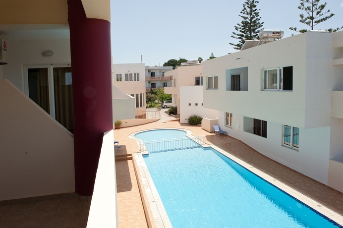 Imagen de la piscina del Aparthotel Thodorou Village. Foto 16