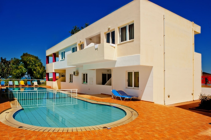 Imagen de la piscina del Aparthotel Thodorou Village. Foto 19