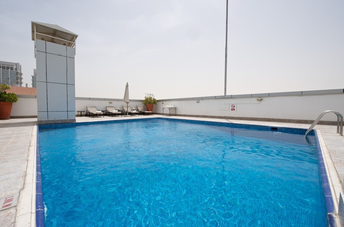Imagen de la piscina del Aparthotel Time Crystal. Foto 6