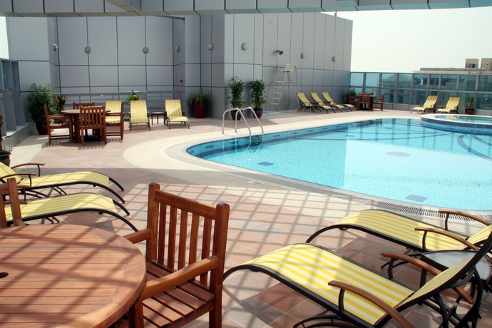 Imagen de la piscina del Aparthotel Time Dunes Al Barsha. Foto 14