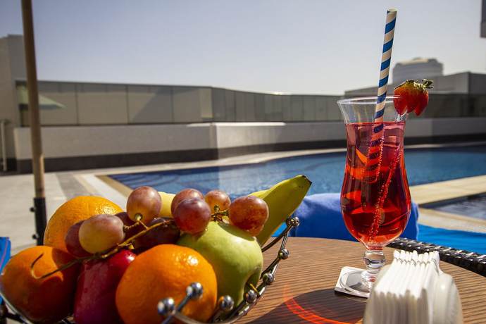 Imagen de la piscina del Aparthotel Time Onyx Hotel Apartment. Foto 20